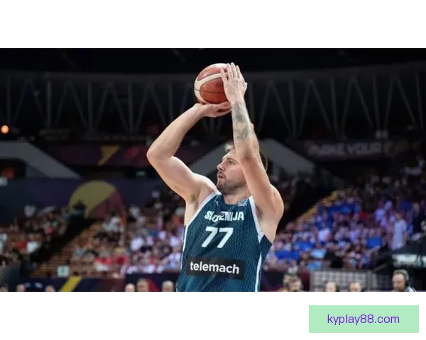 亚历山大赛季四十次三十分压制东契奇领跑全联盟